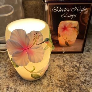 Flowers of Light Electric Night Lamp with Hummingbird and Pink Hibiscus Design